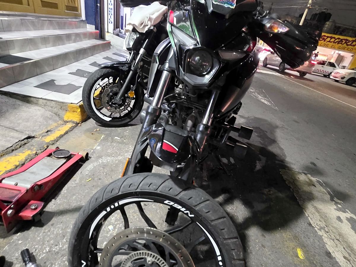 Instalación de llanta de moto