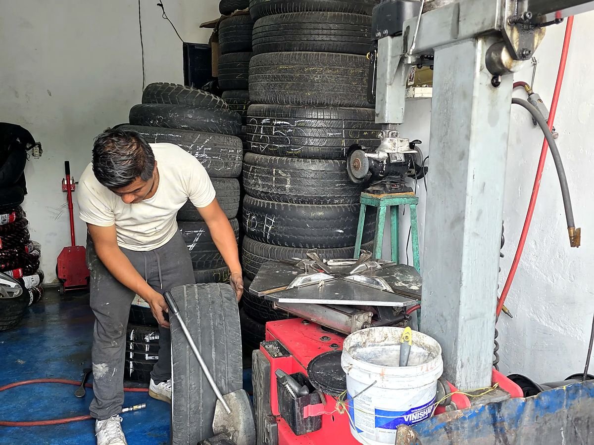 Cambio de llanta en el taller